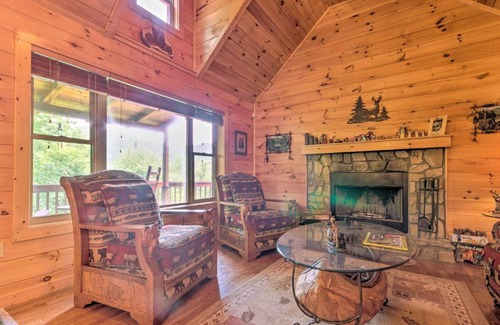 Settlers Ridge House | Mountain-View Maggie Valley Home with 2 Decks!