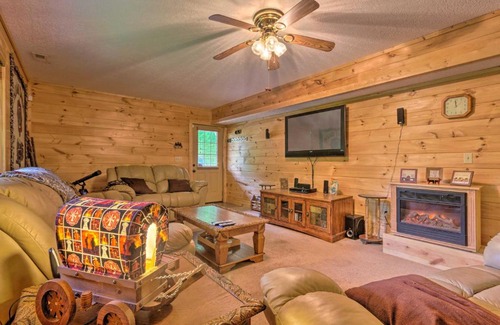 Settlers Ridge House | Mountain-View Maggie Valley Home with 2 Decks!