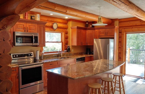 East Kootenay Ski Chalet | Mountainside Log Chalet at Fernie Alpine Resort