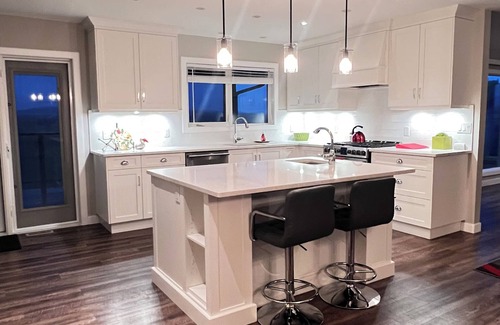 Mountain View House | MountainView luxury Waterton stargazing escape!