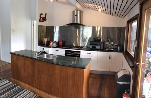 Parramatta Park House | MountainVues with Pool