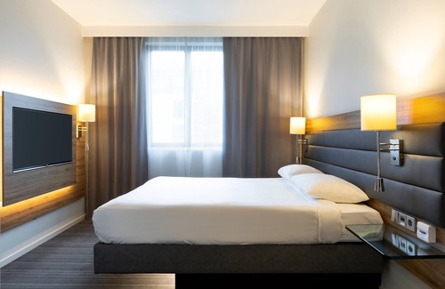 Dyce Hotel | Moxy Aberdeen Airport