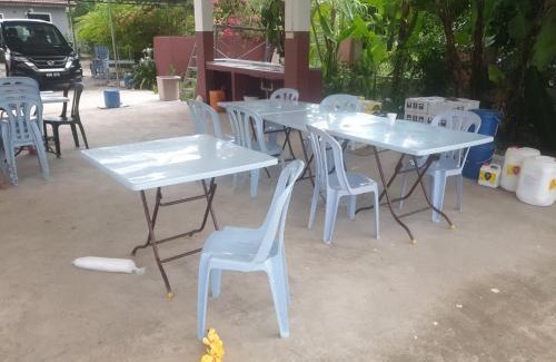 Merbau Sempak Villa | MRI Residence 4 Bedroom Bungalow with Private Pool in Sg Buloh - No Pork & No Alcohol