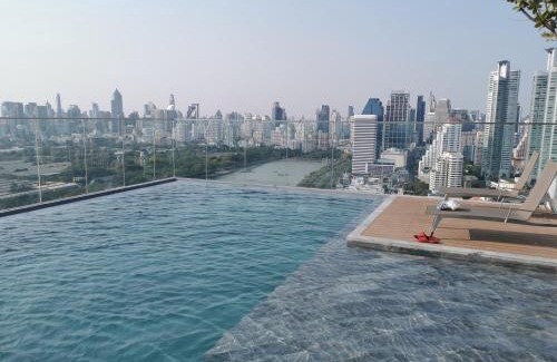 K. Wang Sombun Apartment | MRT Queen 15m One Stop Direct to BTS ASOK Borderless Swimming Pool