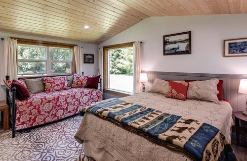 Maple Falls House | Mt. Baker Lodging Cabin 71 – SLEEPS 4!
