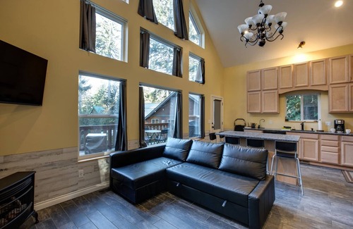 Warnick House | Mt. Baker Lodging Cabin 2- Sleeps 8!