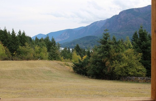 Stevenson Cabin | Mt Defiance Cabin with Columbia River View