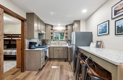 Gold Bar Cottage | Mt. Index Riverside with hot tub, wifi, grill, fireplace and more!