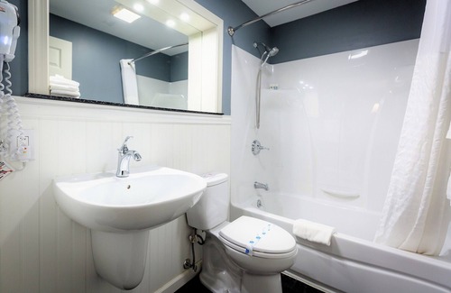 Upper Village Hotel | Mt Madison Inn & Suites