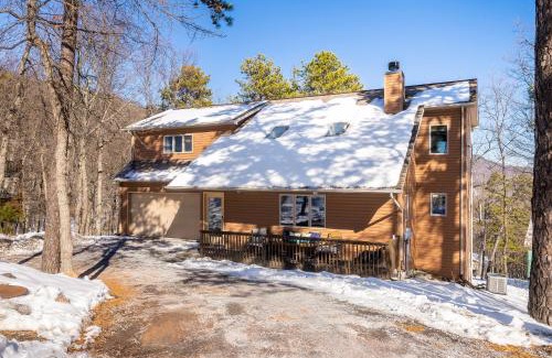 McGaheysville House | Mtn Views, Hot Tub, 2 Game Rms, Fire Pit, Pet Friendly, Top Mtn