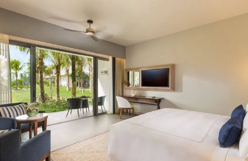 Plaine Magnien Hotel | Enjoy a Hassle-Free and Suiting Stay! 4 Classy Units, Outdoor Pool, Beachfront!