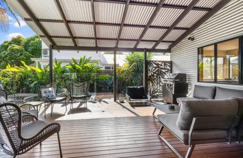 Mudjimba Villa | Mudjimba Escape-pet friendly, luxury villa w/pool