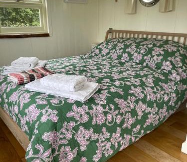 Southminster Other | Muffins Meadow Shepherds Hut