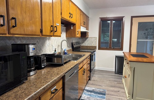 Mendenhall Valley House | MUIR Totem Comfy Home in Juneau Valley