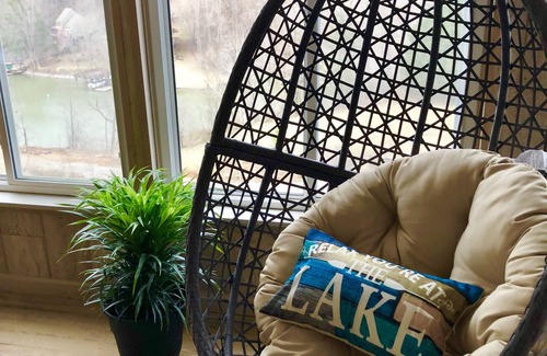Goodview House | MULTI-FAMILY,LAKEFRONT RETREAT,HOT TUB,KAYAKS,GAMEROOM,SPACIOUS