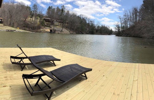 Goodview House | MULTI-FAMILY,LAKEFRONT RETREAT,HOT TUB,KAYAKS,GAMEROOM,SPACIOUS