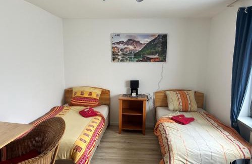 Creglingen House | Multi Room P2, 2-3 beds, 15qm, Check-in 4PM till 5AM
