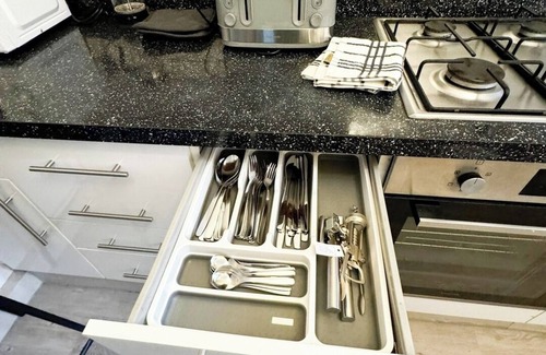 Fortune Green Apartment | Multiple beds in central London