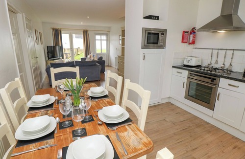 Yarmouth Cottage | Munday H2