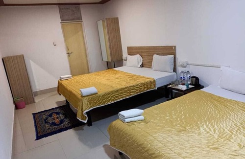 Kambare Resort | Murlee Pure Veg Resort
