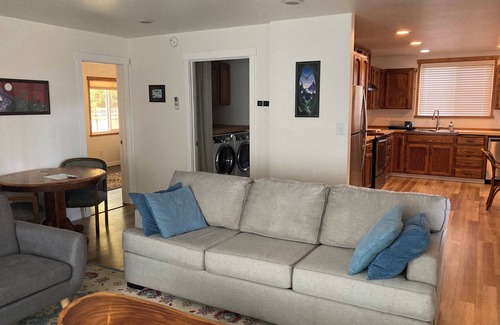 Peaceful Valley House | Music Place Guest House