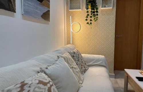 Nervion Apartment | Muy bonito apartamento en Nervión de dos habitaciones y dos baños con patio privado