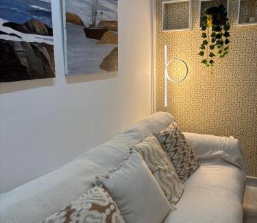 Nervion Apartment | Muy bonito apartamento en Nervión de dos habitaciones y dos baños con patio privado