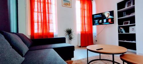 Avignon City Centre Apartment | My flat with terrasse in Avignon! Disney Prime vidéo