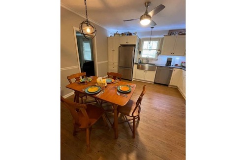 Tuxedo Cottage | My Happy Place at Lake Summit. Fenced Yard. Fire pit. Pets Welcome.