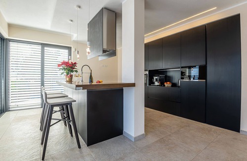 Vignola Villa | My Rental Homes - Villa Perla with pool, jacuzzi, and spectacular view of the Lake