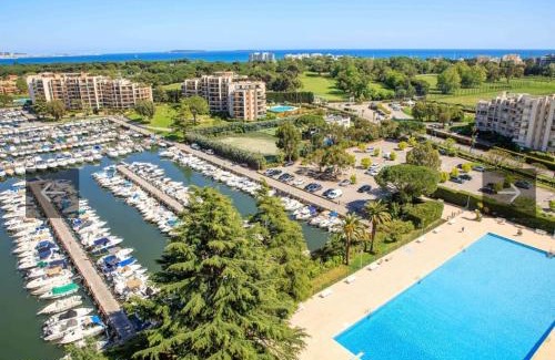 Mandelieu-La-Napoule Apartment | My Resid Appart Divina Cannes Marina vue mer