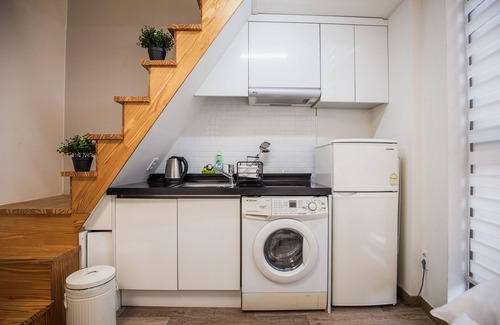 Myeongdong House | Myeongdong Artmonstay Guesthouse