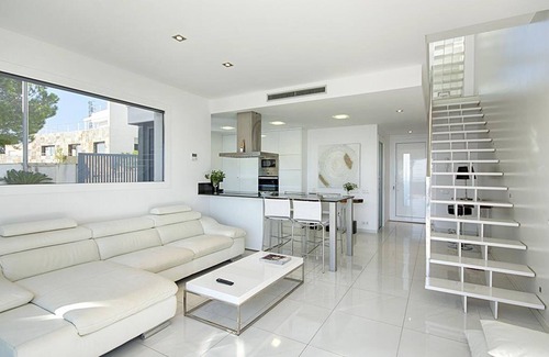 Llanca House | MYFENOLLEDA B - Preciosa casa en Grifeu con piscina compartida y parking