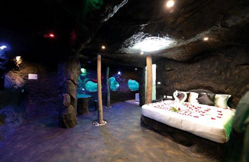 Kattikkulam Resort | Mystery Maze Resort