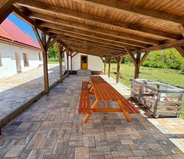 Abelova House | Na spoločnom dvore