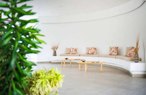 Antoneys Cay Hotel | Naboo Resort & Dive Center - Adults Only