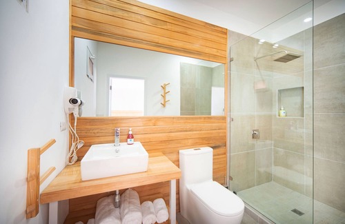 Antoneys Cay Hotel | Naboo Resort & Dive Center - Adults Only