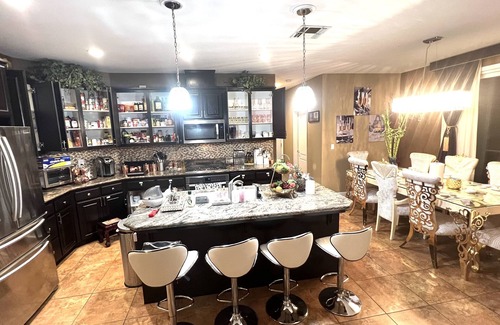 Tracy House | Nabor(9) private room with bath in clean & quite