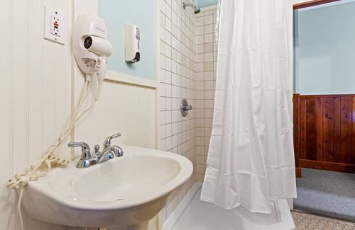 Nags Head Hotel | Nags Head Beach Inn by KEES Vacations