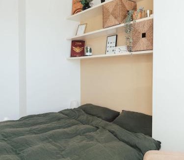 Kalk House | Nahe Messe - Privates Gästezimmer mit Bad in einer Wohnung