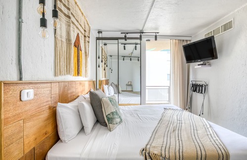 Leuro Hotel | NAIA Miraflores