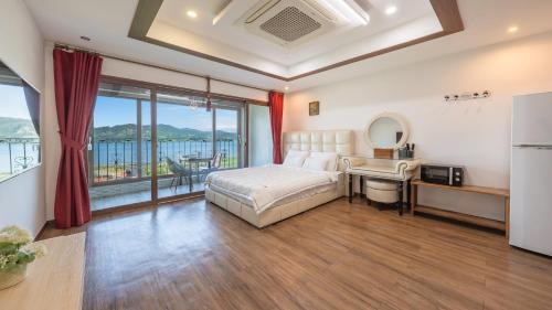 Tanghang-ri House | Namhae Ryu&Lee Pet Pension