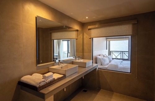 Dhampus Hotel | Nana Mountain Resort Mt. Annapurna View