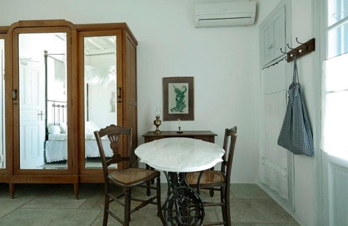 Livadi Apartment | Nana's blue traditional apartment Serifos