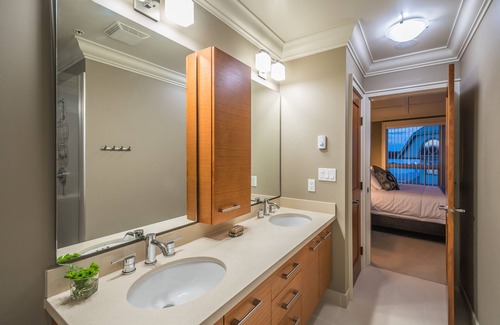 Regional District of Nanaimo House | Nanaimo Harbourfront Townhome - Luxurious Downtown Waterfront 2 Bedroom Townhome