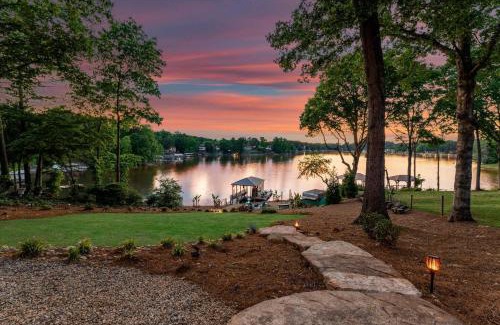 Sherrills Ford House | Nancy Key w/Pool, Wine Cave, Optional Boat Rental