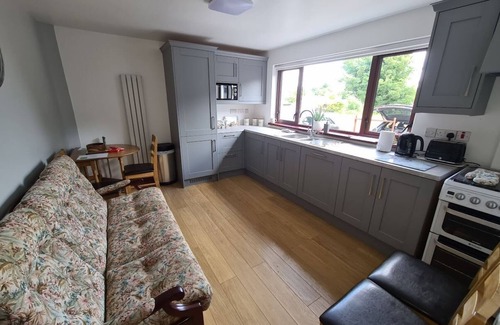 Maghera House | Nans Place is a homely house with amenities within walking distance