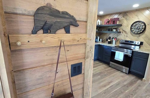 Franklin Cabin | Nantahala Nookie Nook: A playful retreat w/stunning long-range mt sunset views