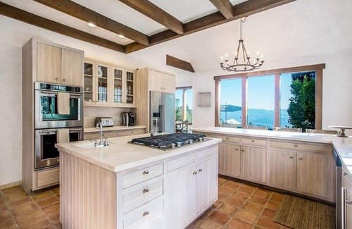 Angwin House | Napa Valley Vineyard View Estate