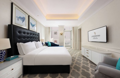 Pudong Hotel | NARADA RESORT SHANGHAI HOTEL Disney Store